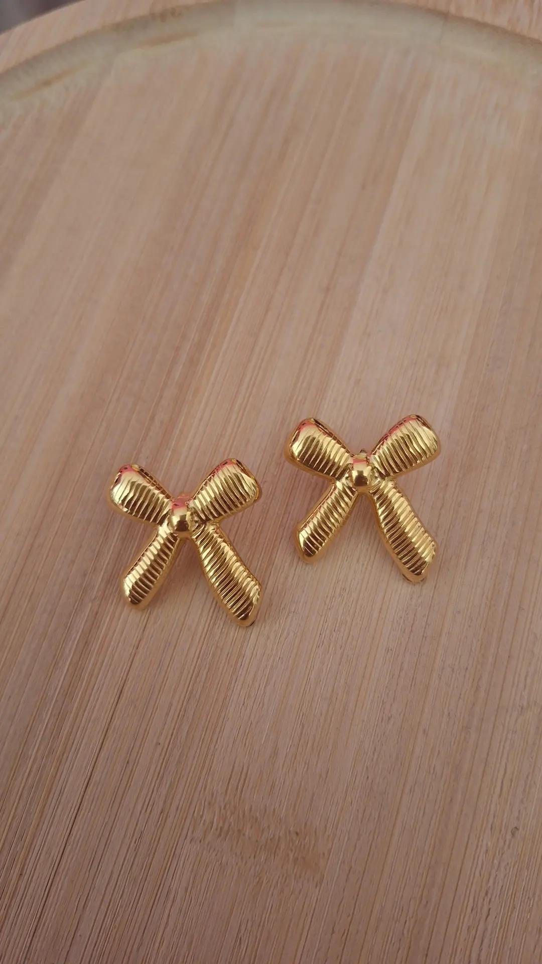 Bow earrings