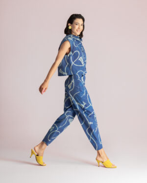 MOUTAKI Collared Sleeveless Blouse